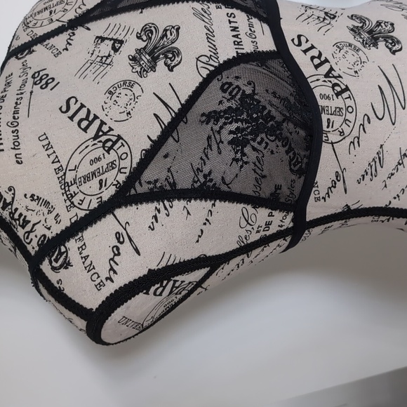 OUT FROM UNDER | Women's Black Sheer Floral Lace Triangle Bralette NWOT - Picture 2 of 4